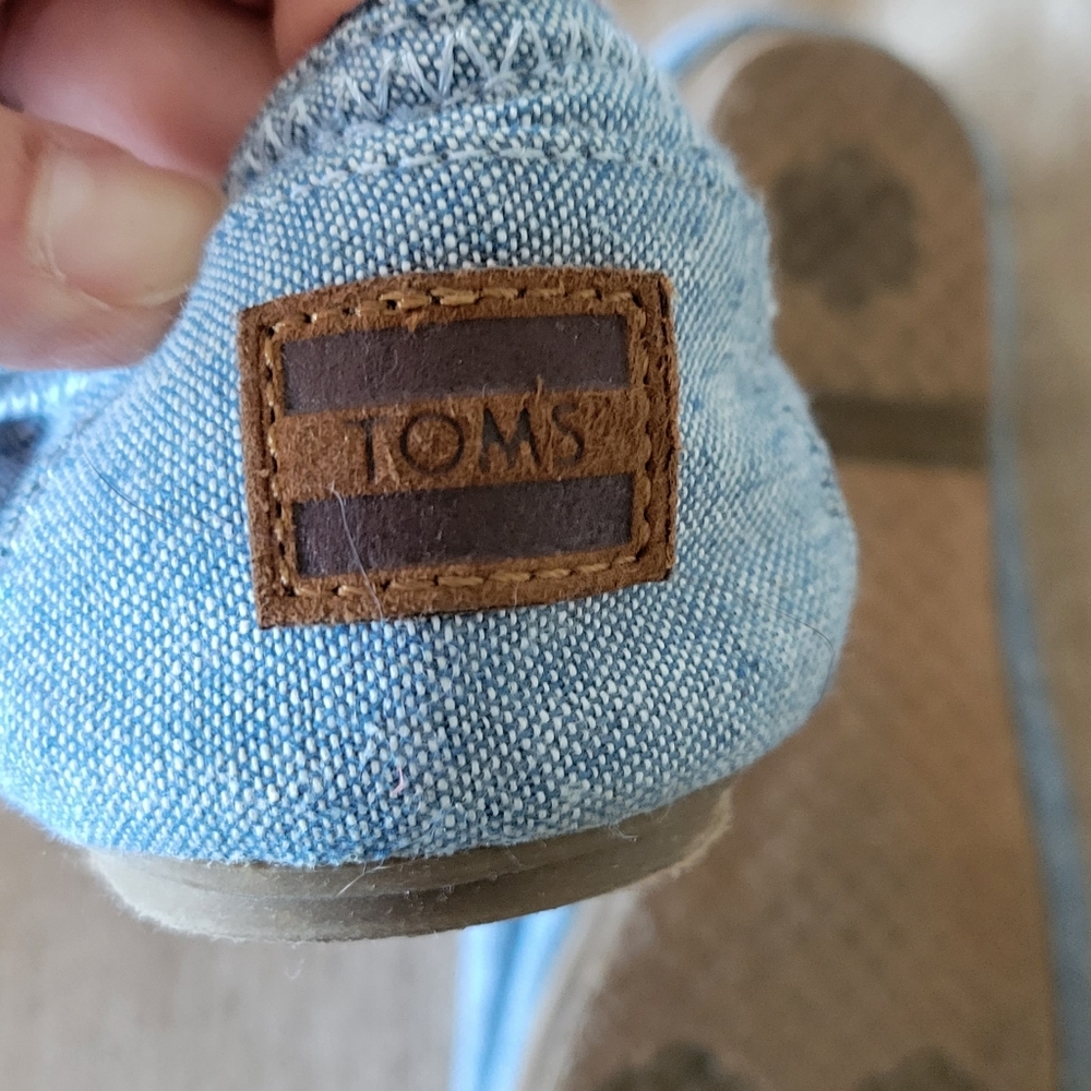Girls size 3 Tom's flats